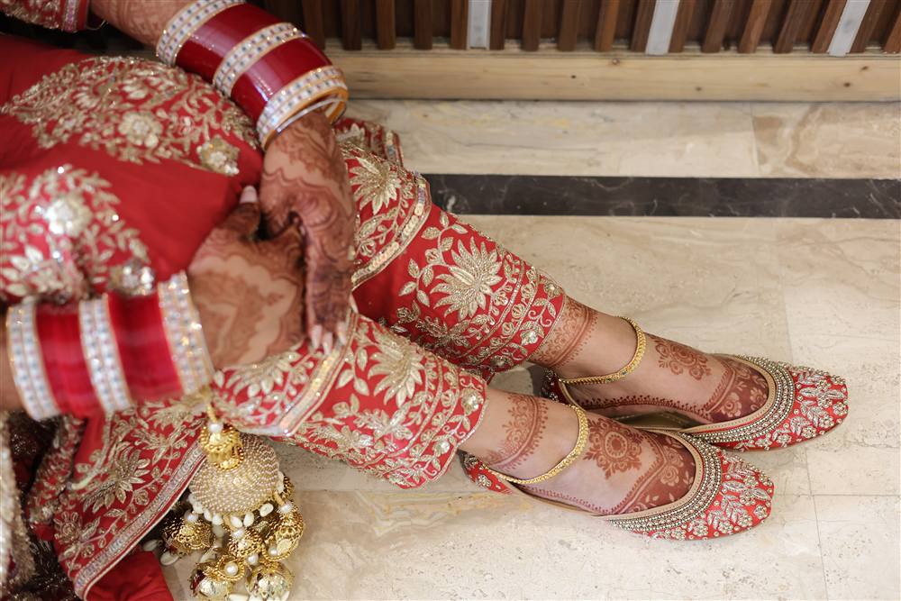 Bridal jutti chura kalire detail Rattu Studio